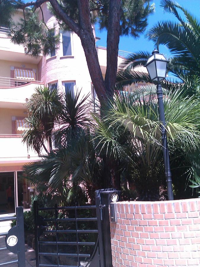 Rivadoro-spiaggia Ombrellone E Lettini-piscina-parcheggio Hotel Martinsicuro