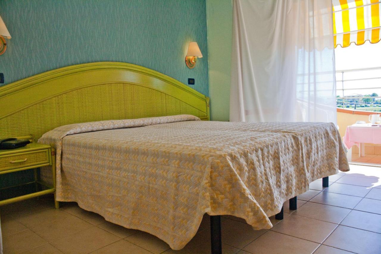 Rivadoro-spiaggia Ombrellone E Lettini-piscina-parcheggio Hotel Martinsicuro
