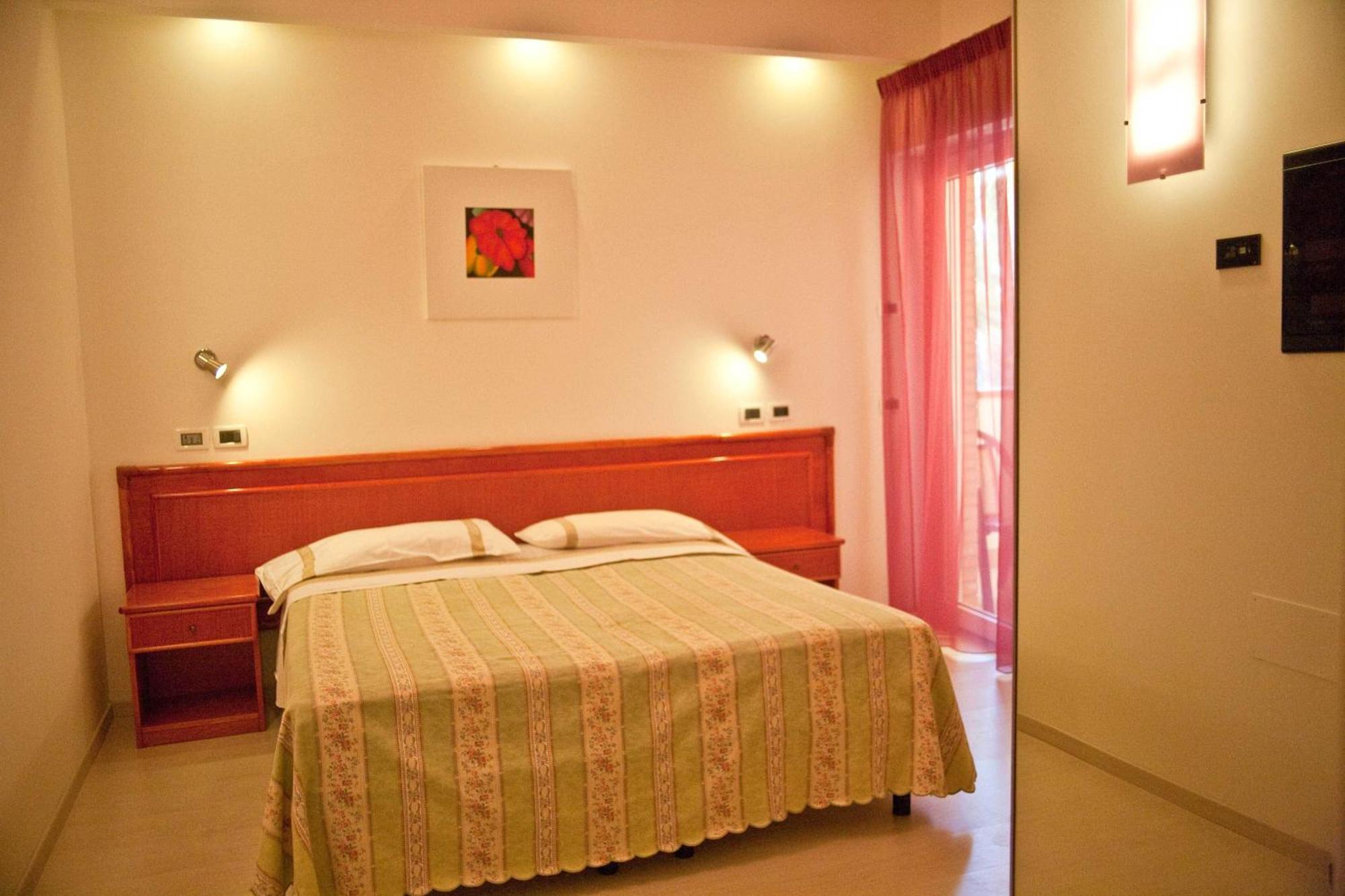 Rivadoro-spiaggia Ombrellone E Lettini-piscina-parcheggio 3* Martinsicuro
