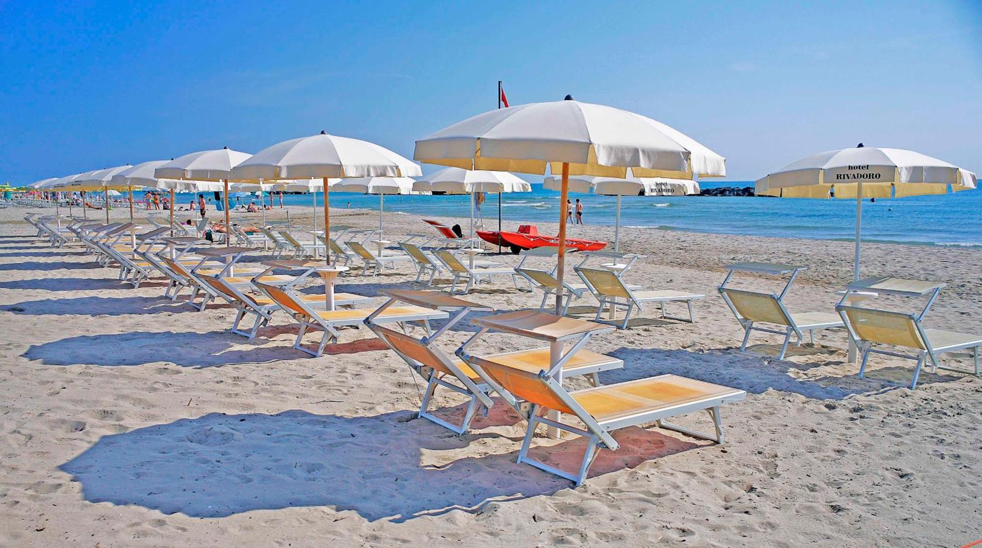 Rivadoro-spiaggia Ombrellone E Lettini-piscina-parcheggio Martinsicuro