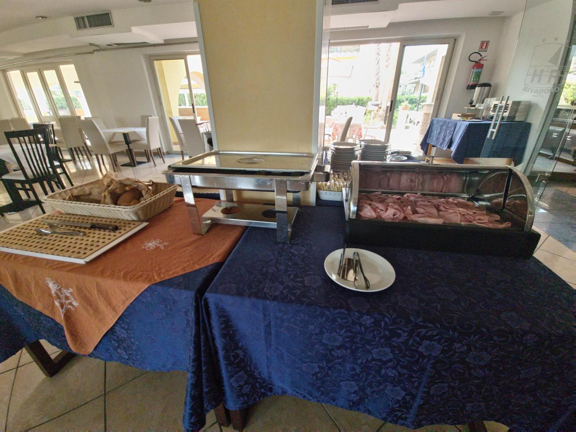 Rivadoro-spiaggia Ombrellone E Lettini-piscina-parcheggio Martinsicuro