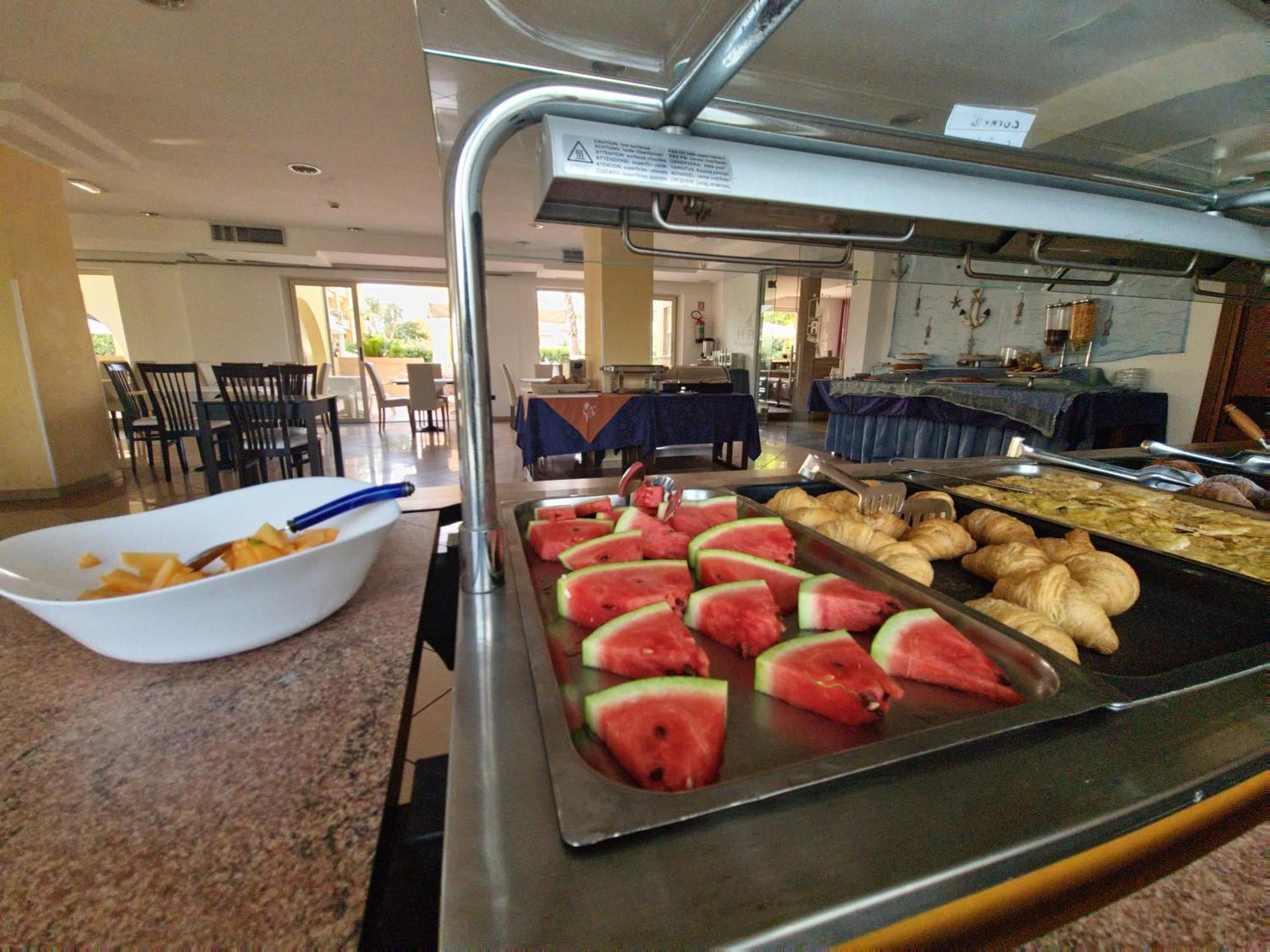 Rivadoro-spiaggia Ombrellone E Lettini-piscina-parcheggio 3* Martinsicuro