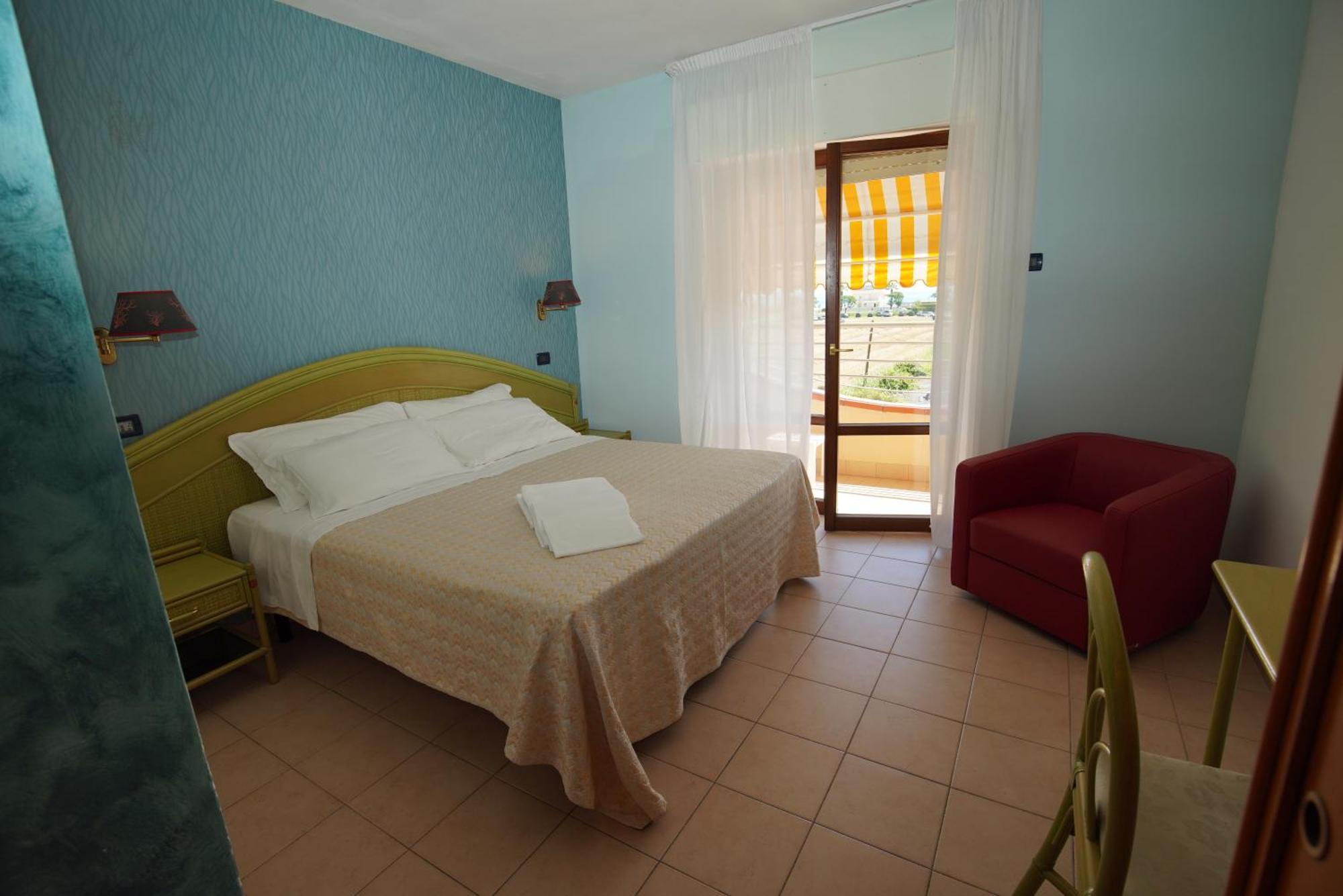 Rivadoro-spiaggia Ombrellone E Lettini-piscina-parcheggio Hotel Martinsicuro