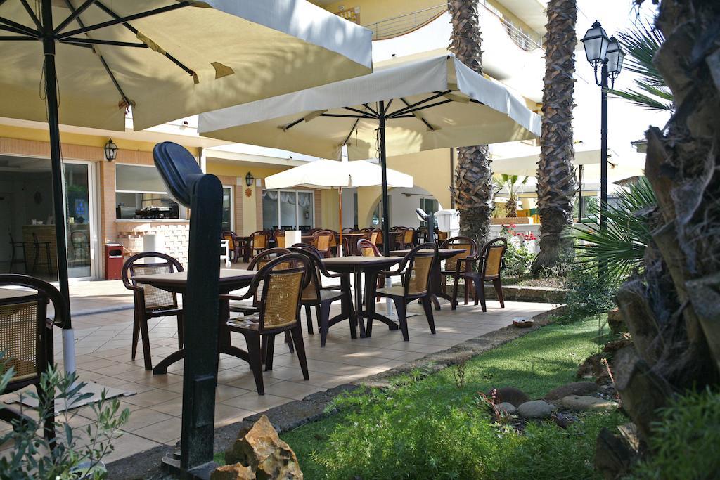 Rivadoro-spiaggia Ombrellone E Lettini-piscina-parcheggio Martinsicuro