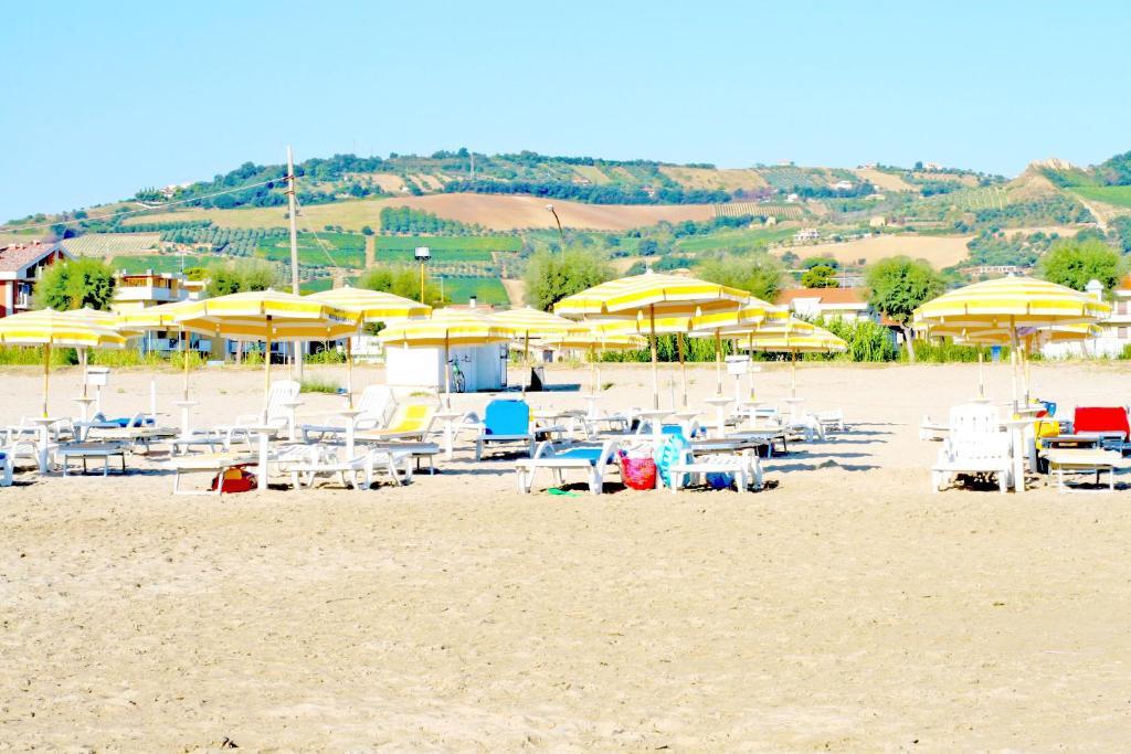 Rivadoro-spiaggia Ombrellone E Lettini-piscina-parcheggio Hotel Martinsicuro